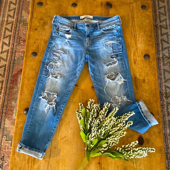Abercrombie & Fitch Denim - 😎 COOL‼️ ABERCROMBIE & FITCH DISTRESSED JEANS ‼️